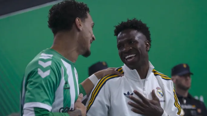 开云官网-维尼修斯调侃安东尼儿子：一点都不害羞，不像你爸你比他帅